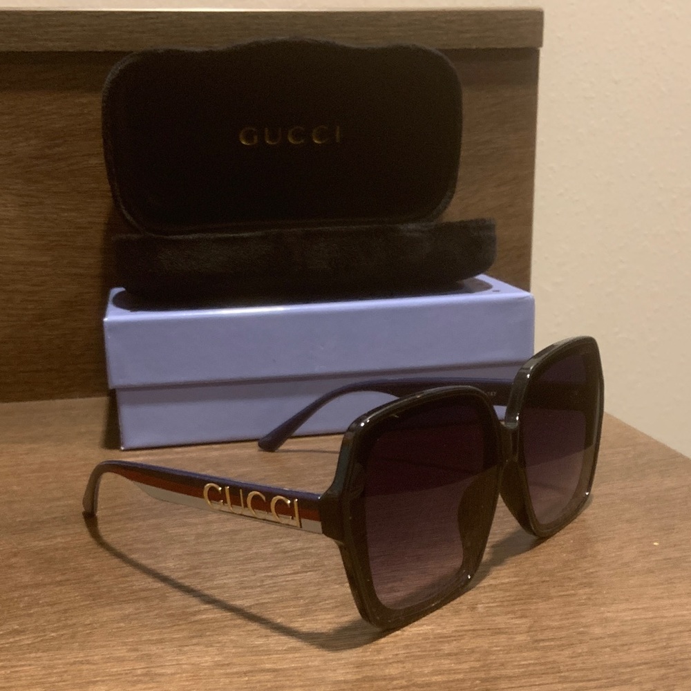 Gucci Black and Purple Sunglasses
